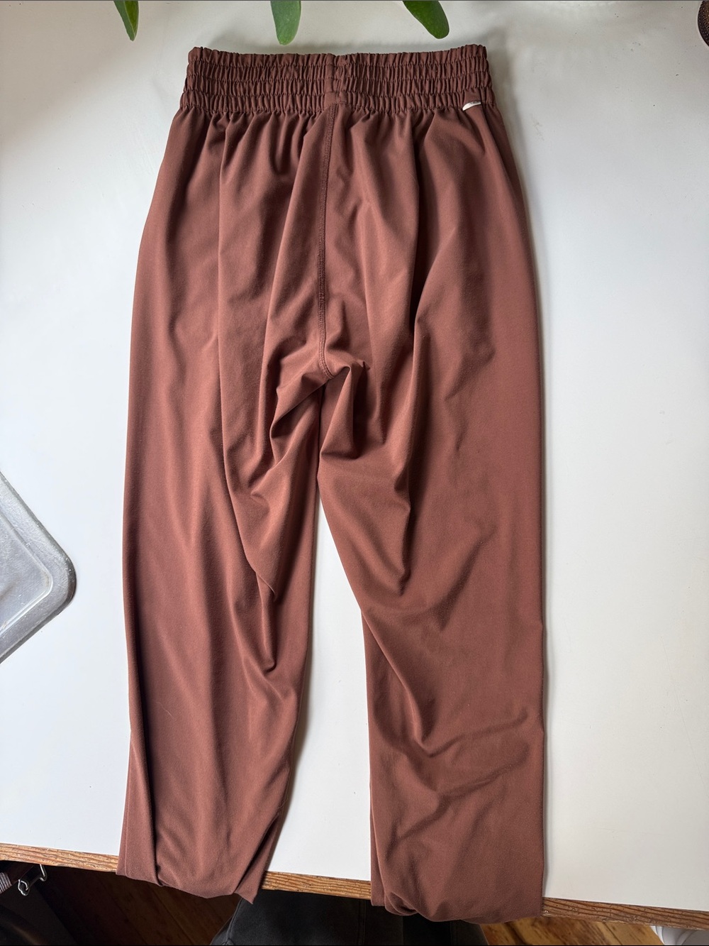 Vuori Villa Jogger Pants Hazelnut Brown/Rust size Women’s XS - Picture 3 of 5